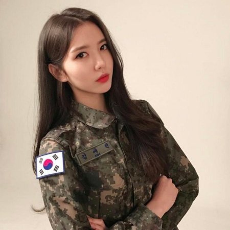 Красивая девушка кореянка