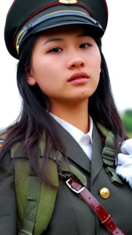 Корейские девушки в военной форме