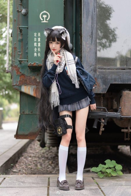 Девушка симпатичная