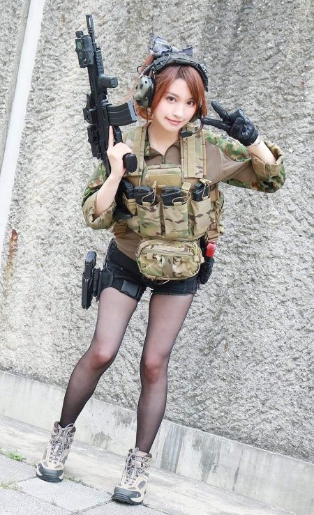 Девушки военные японки