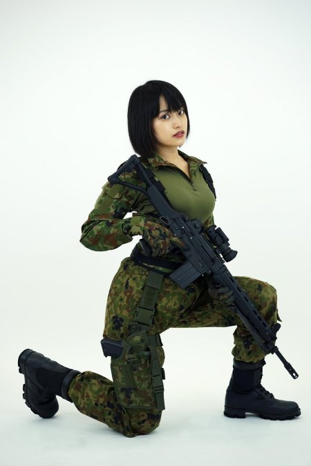 Женщина солдат