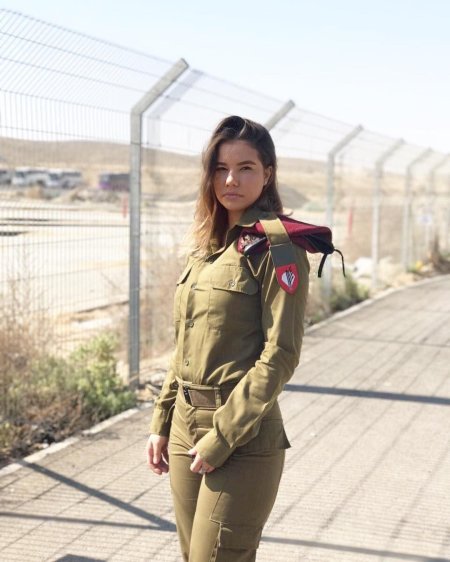 Военная форма девушек