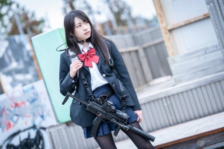 Японская девочка с оружием