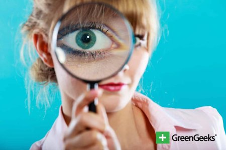 Глаз с лупой