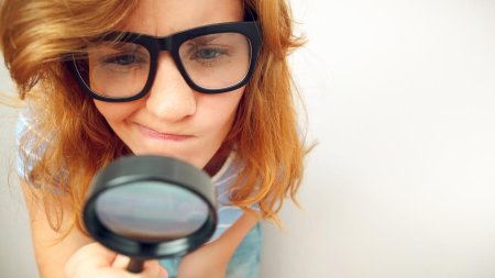 Женщина в очках