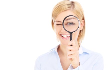 Человек с лупой