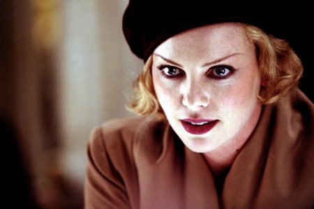 Шарлиз терон в фильме голова облаках