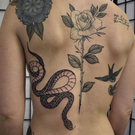 Тату на спине для девушек