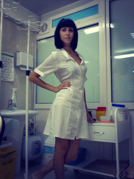 Красивая медсестра