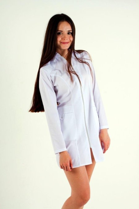 Красивые девушки в медицинских халатах