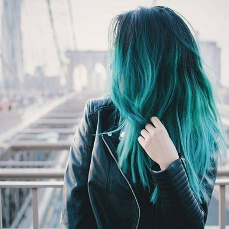 Изумрудный цвет волос