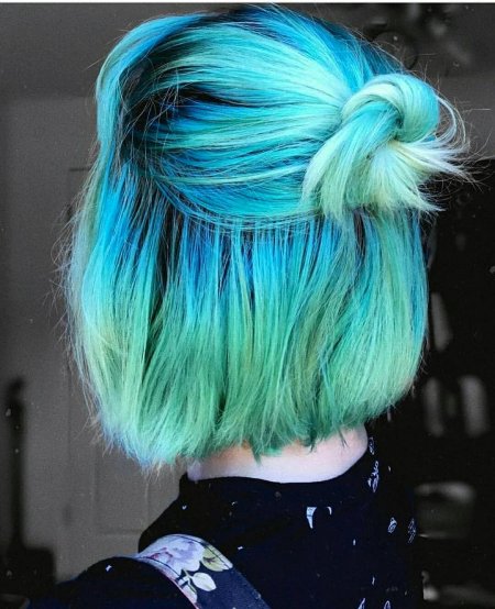 Голубые волосы