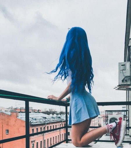 Мейби бейби с синими волосами