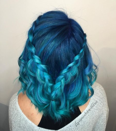 Волосы синие
