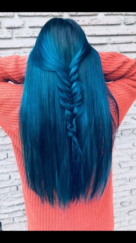Волосы синего цвета