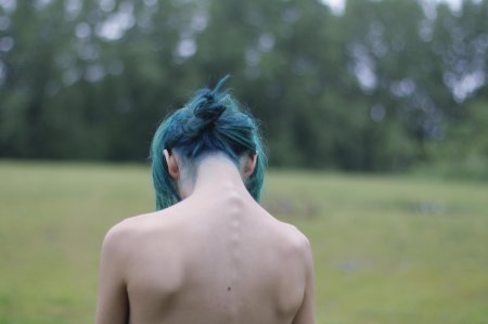 Девушки с синими волосами