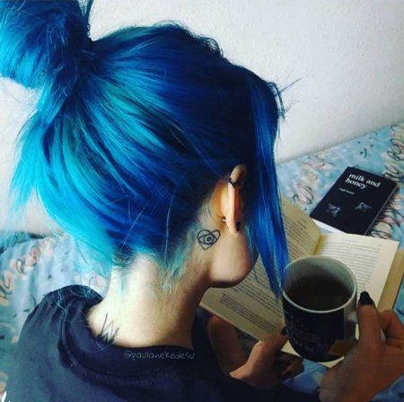 Кира рауш с синими волосами