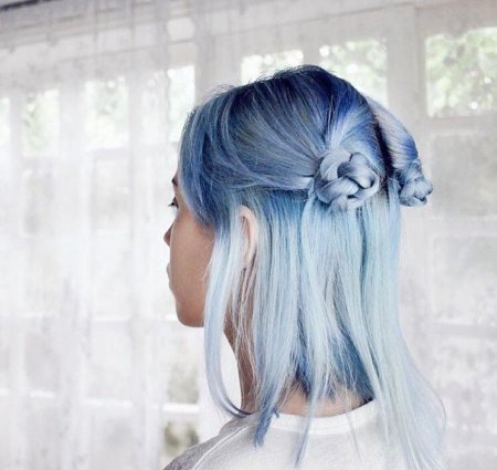 Волосы голубые