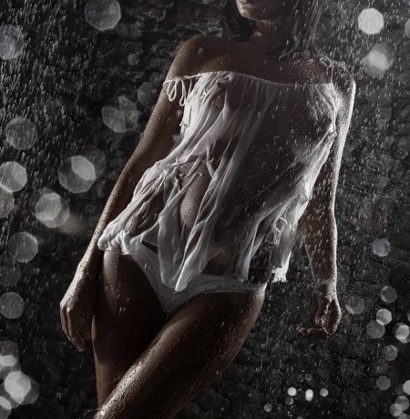 Девушка мокрая