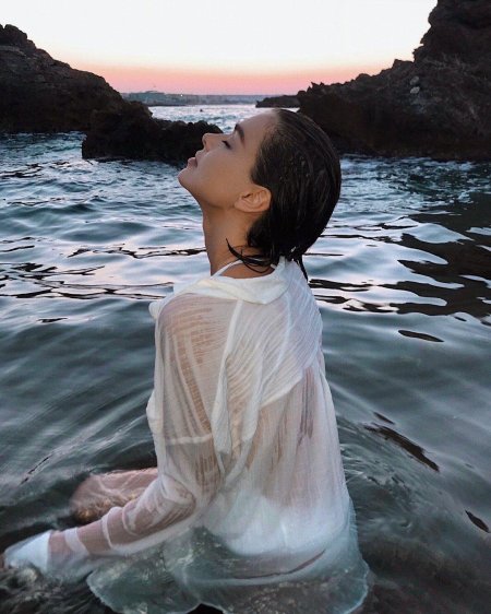 Фотосессия в воде в рубашке