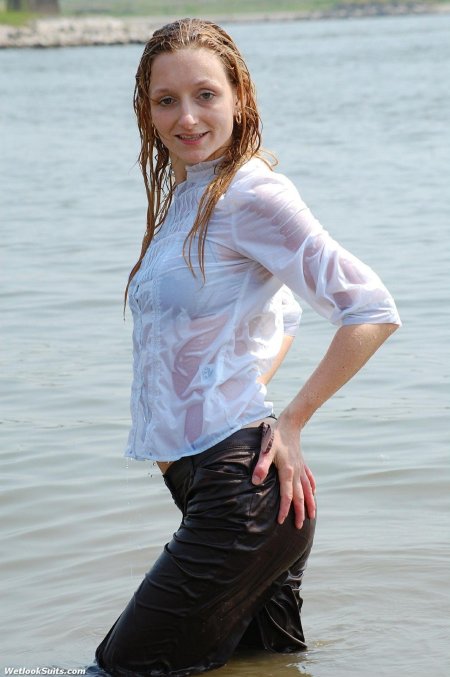 Мокрая блузка