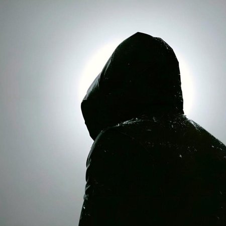 В капюшоне без лица