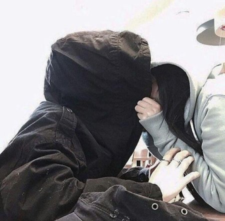 Парочка с закрытым лицом