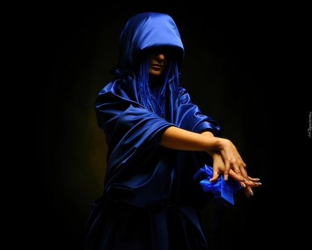 Маг в капюшоне