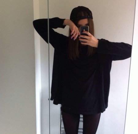 Девушка в черном без лица