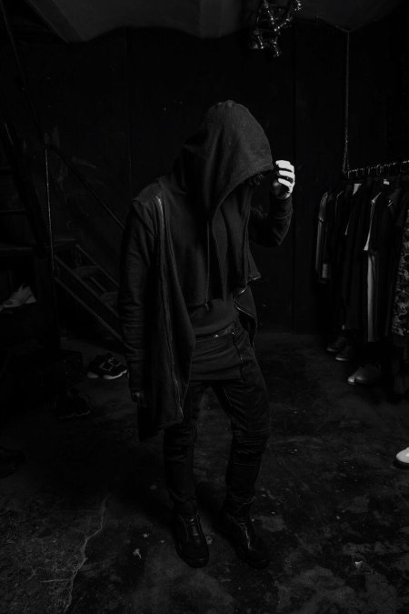 Человек в капюшоне