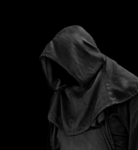 Монах в капюшоне