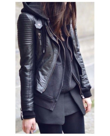 Черная кожаная куртка