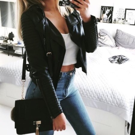 Девушка в кожаной куртке