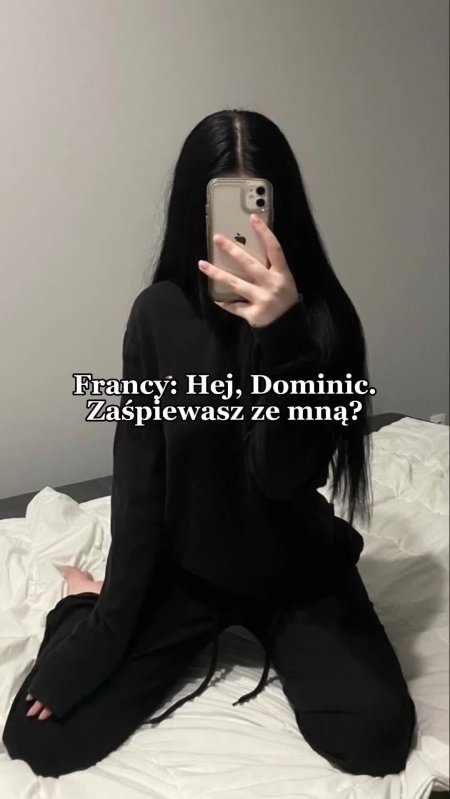 Девушка с длинными черными волосами