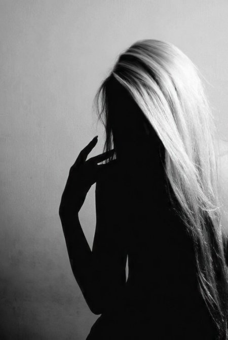 Блондинки со спины черно белые