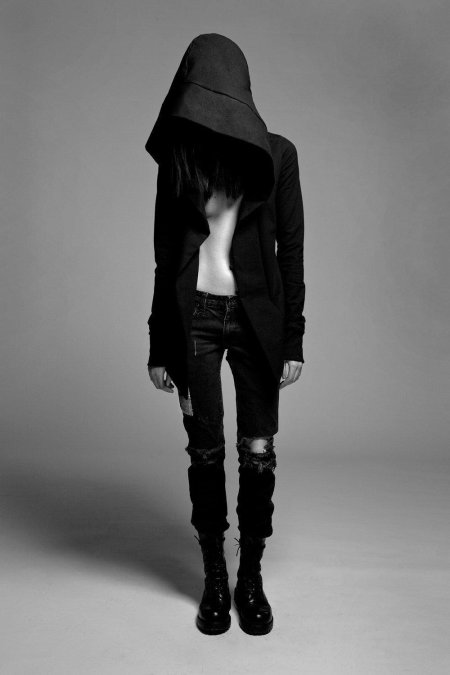 Девушка в мантии