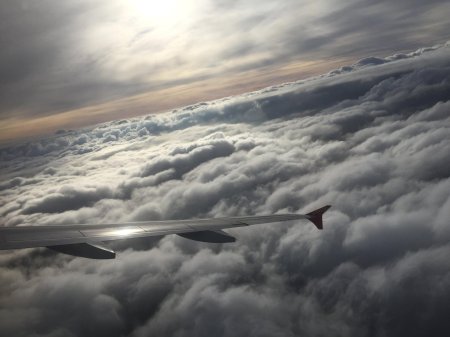 Самолёт в облаках