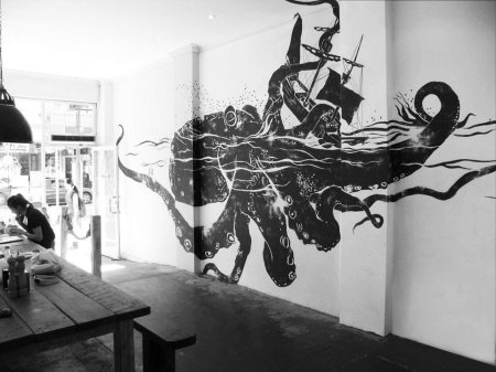 Графические рисунки на стенах