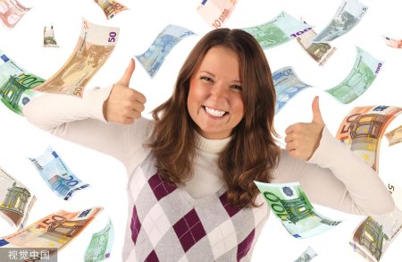 Радостный человек с деньгами