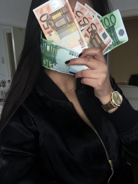 Деньги в руках