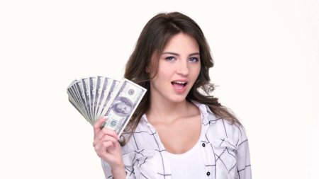Девушка с деньгами