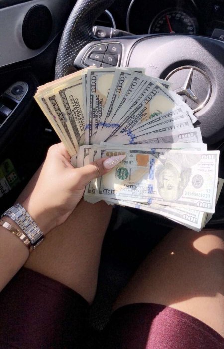 Машина с деньгами