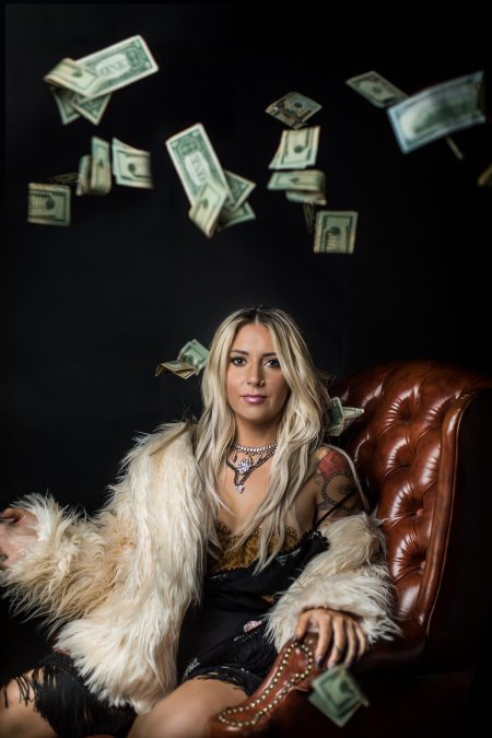 Богатство и девушка