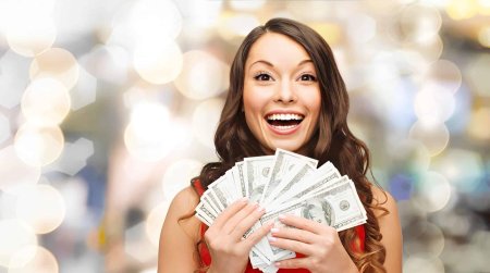 Девушки с деньгами