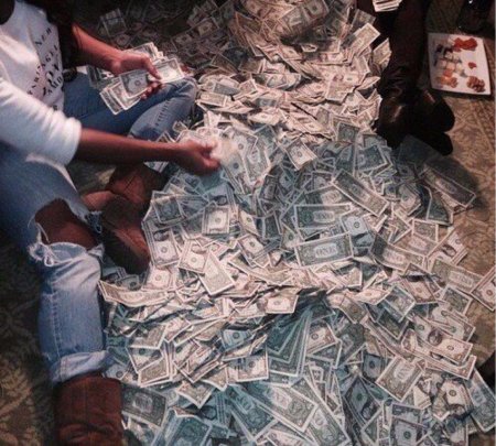 Очень много денег