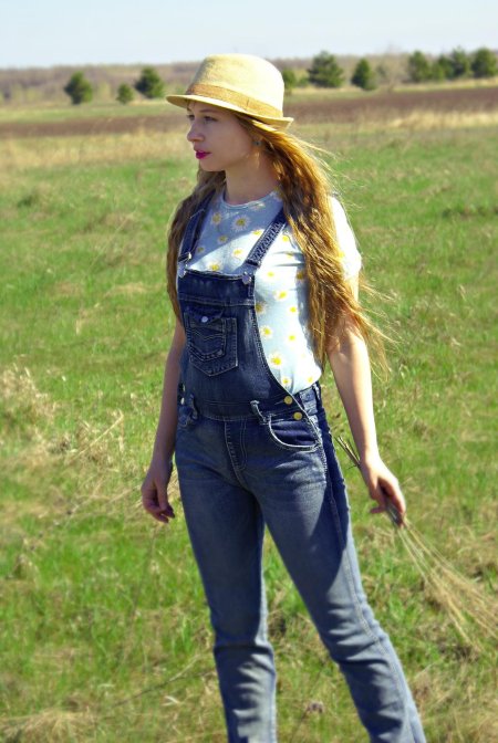 Девушка деревенская