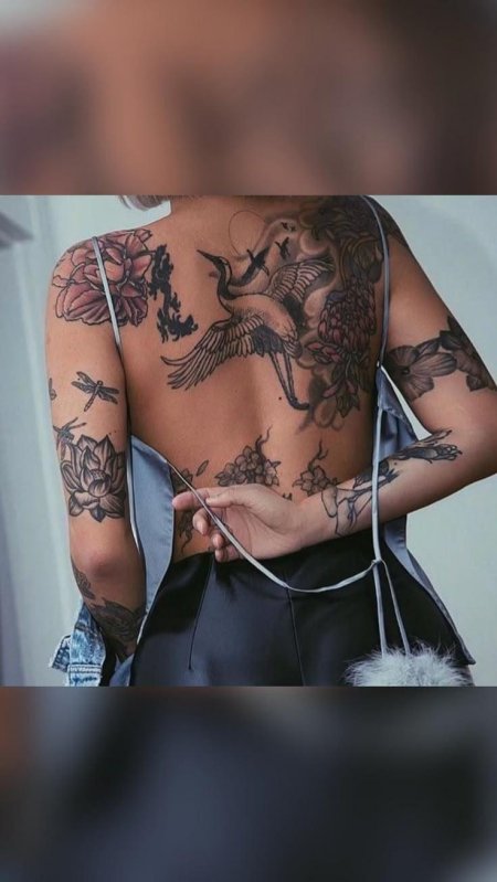 Женщина с татуировками