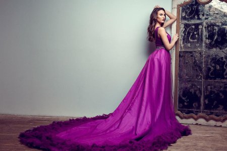 Шикарное фиолетовое платье