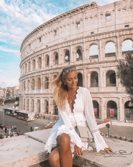 Девушка в риме