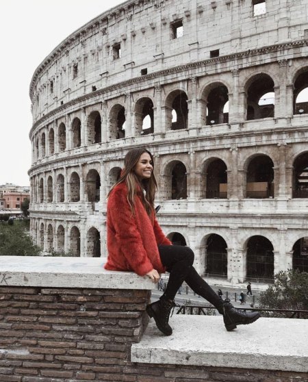 Девушка в риме